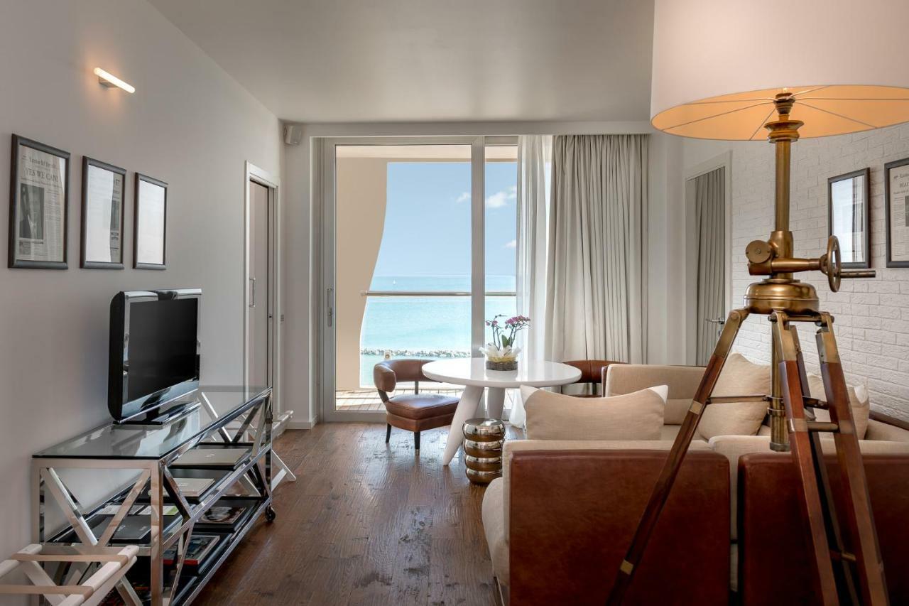 Excelsior Hotel, Spa & Lido Pesaro Luaran gambar